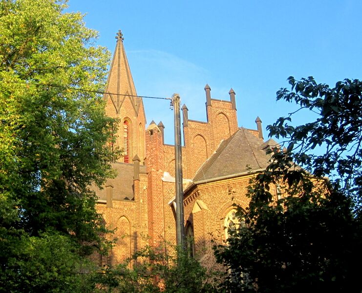 Datei:Blick zur Kirche in Bergheim IMG 2654.jpg