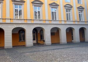 Uni-Innenhof IMG 3067.jpg