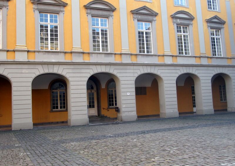 Datei:Uni-Innenhof IMG 3067.jpg