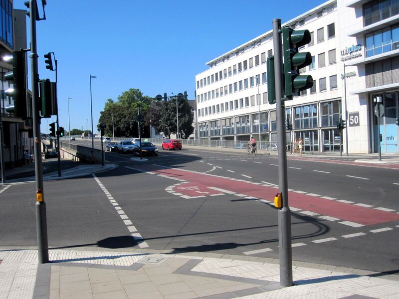 Datei:Auffahrt GWBrücke IMG 3737.jpg