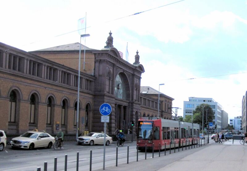 Datei:Am Bonner Hauptbahnhof IMG 0849.jpg