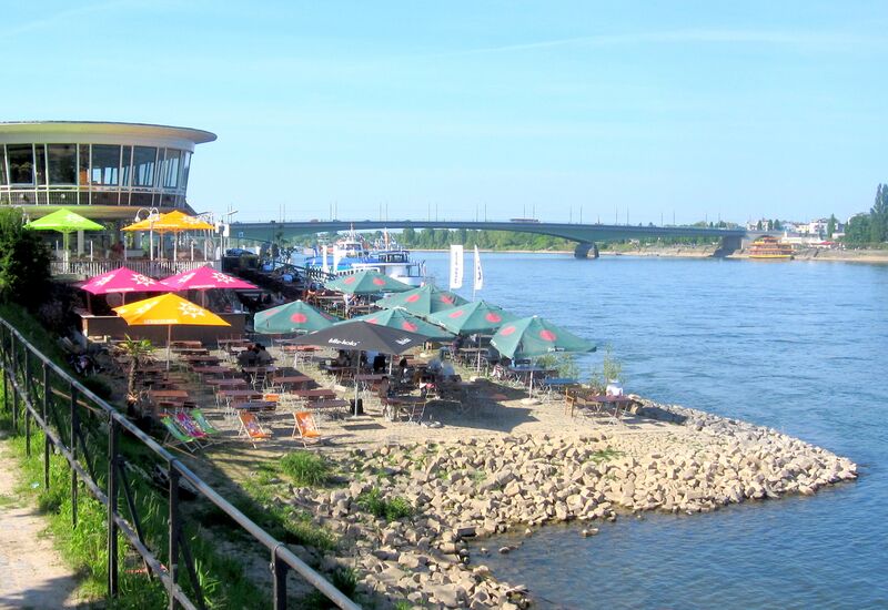 Datei:Biergarten am Rheinpavillon IMG 1433.jpg