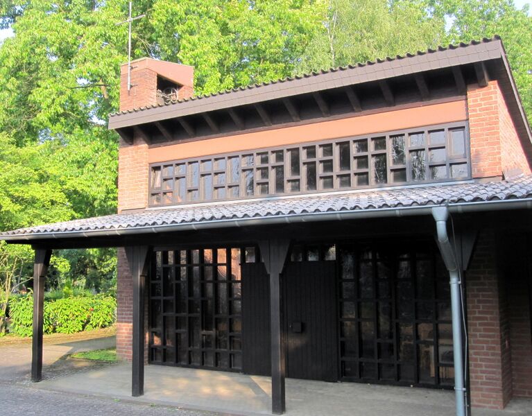 Datei:Trauerhalle vilich-müldorf IMG 2217.jpg