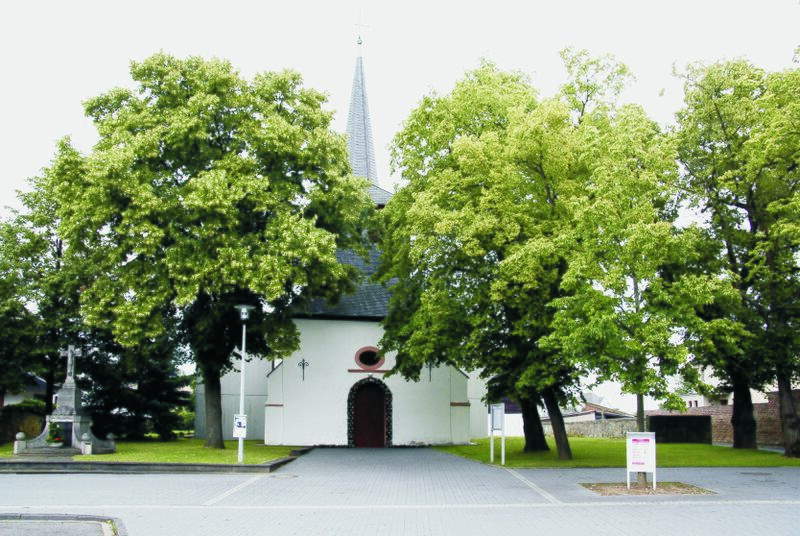 Datei:3 Kirche. Außenansicht 2011.jpg