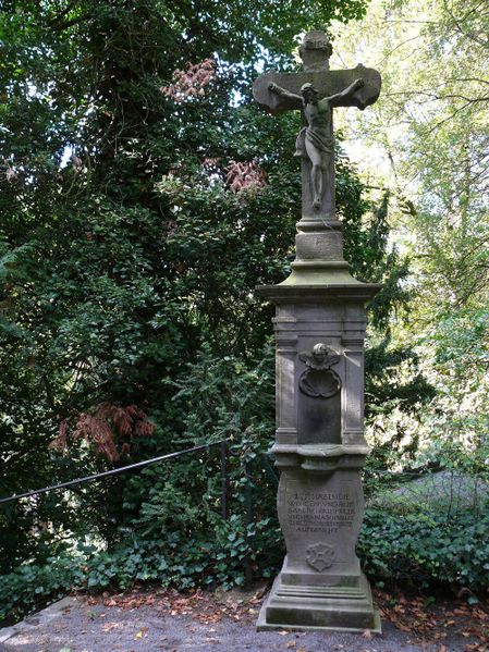 Datei:Burgfriedhof. Foto- Hans-Dieter Weber..jpg