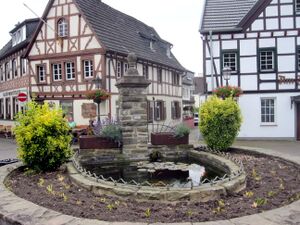 Brunnen und Bäckerei Ziepchensplatz IMG 3429.jpg
