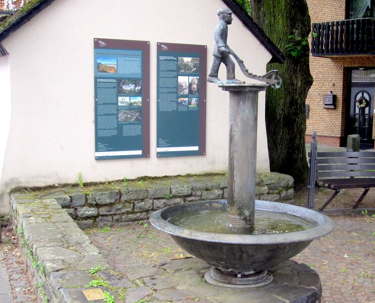 Datei:Schürreskarrenbrunnen IMG 3396.jpg