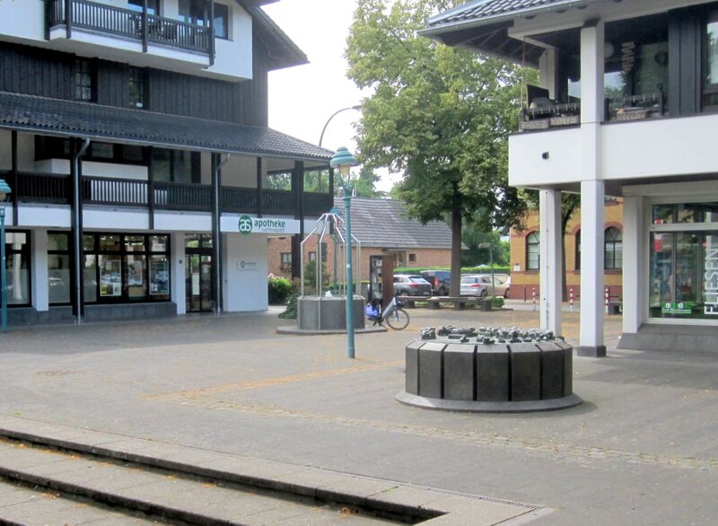 Datei:Schlossplatz Röttgen IMG 3513.jpg