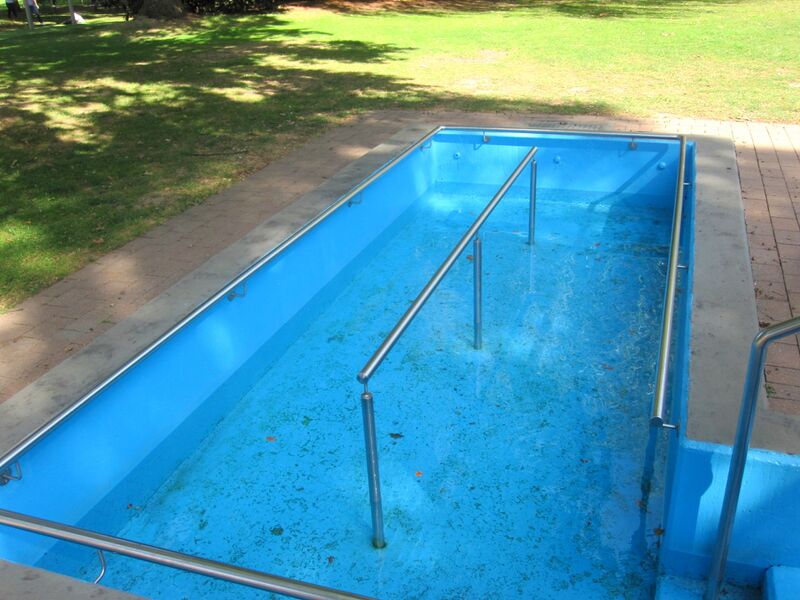 Datei:Kneipp-Becken im Kurpark Hennef IMG 2513.jpg