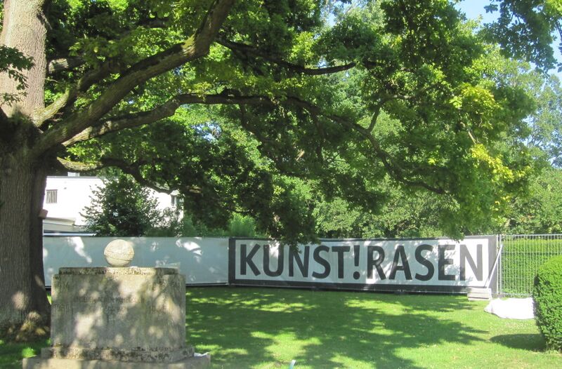 Datei:Kunstrasen Bonn IMG 1705.jpg