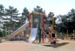 Spielplatz in der Bonner Rheinaue IMG 3766.jpg