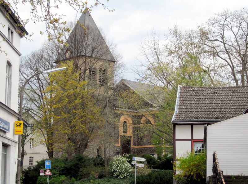 Datei:Blick zur Kirche in Küdinghoven IMG 0199.jpg