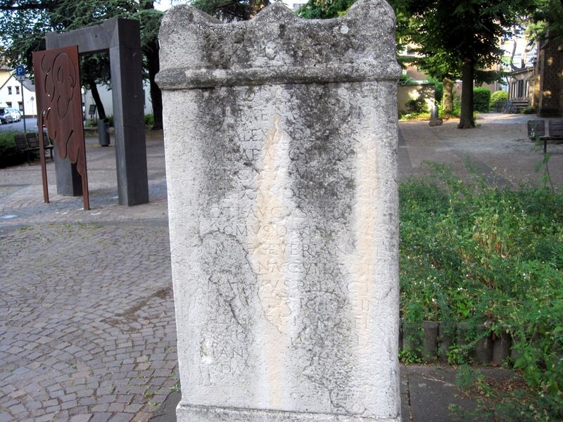 Datei:Römerdenkmal am Josefplatz IMG 1985.jpg