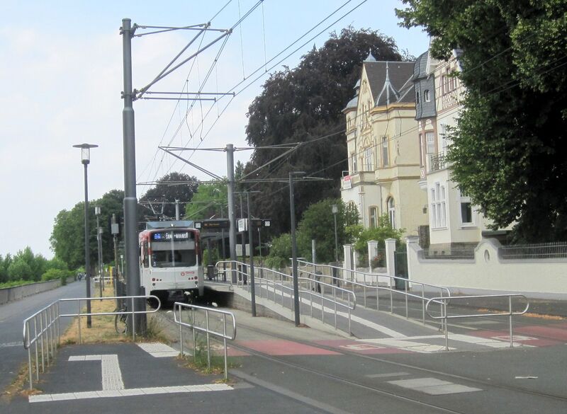 Datei:Stadtbahn Haltestelle Köwi IMG 3797.jpg