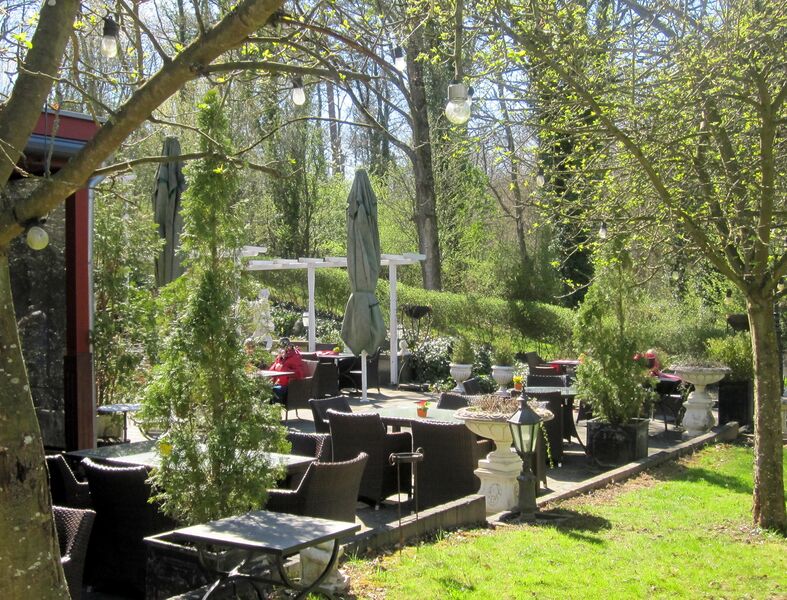 Datei:Terrasse Waldhotel Rheinbach IMG 1107.jpg